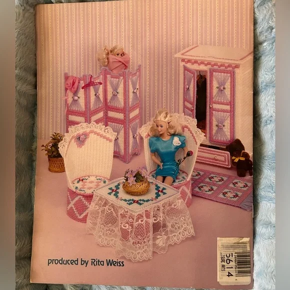 Vtg Fashion Doll BEDROOM Plastic Canvas Pattern Booklet Leaflet Needlework #3060 - Picture 2 of 5